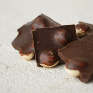 Chocolat aux noisettes entières