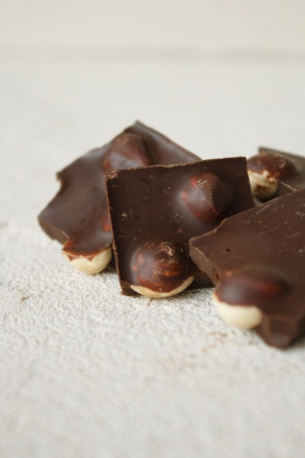Chocolat aux noisettes entières